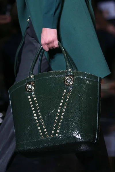 Look 60